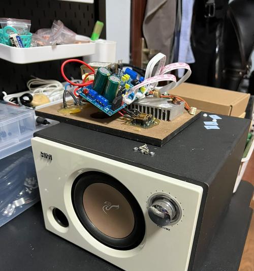 电脑低音炮发出哒哒声是什么原因？如何解决？