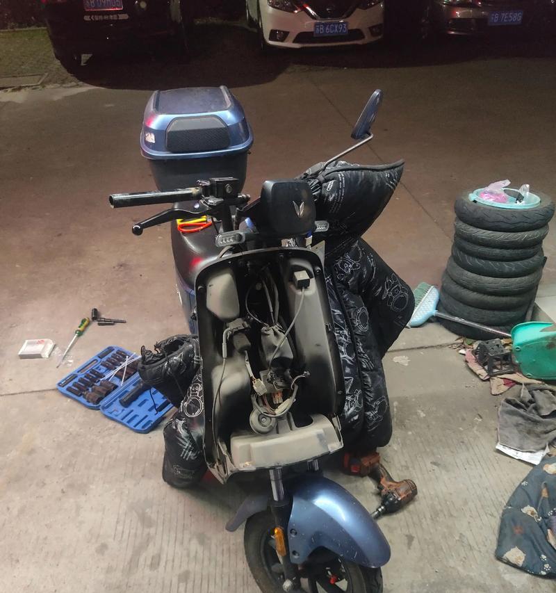电瓶车电瓶受损应如何处理？有哪些维修或更换的建议？