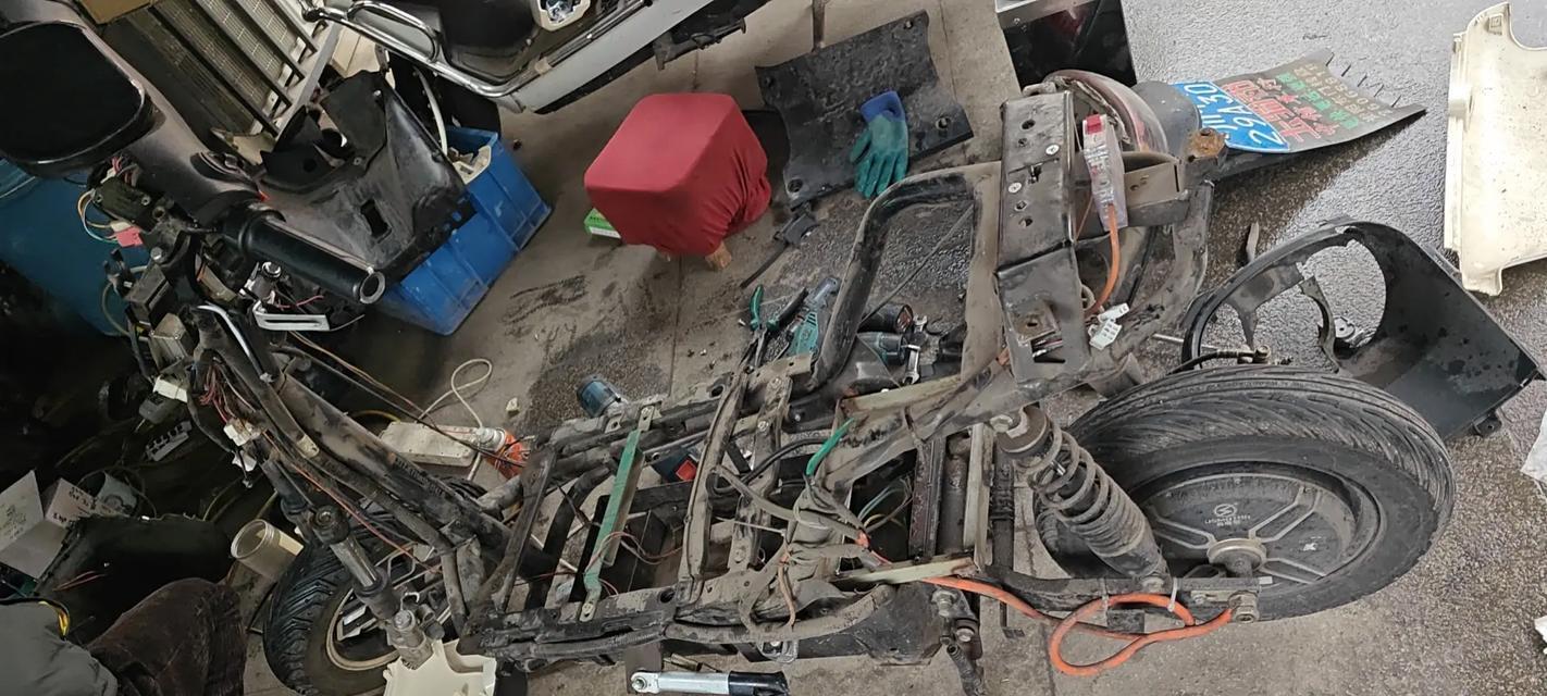 电瓶车电瓶受损应如何处理？有哪些维修或更换的建议？