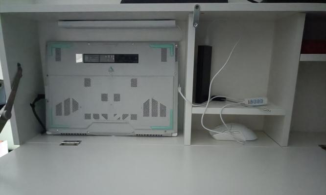电脑桌在床上悬空侧边的放置方法是什么？放置时应注意哪些问题？