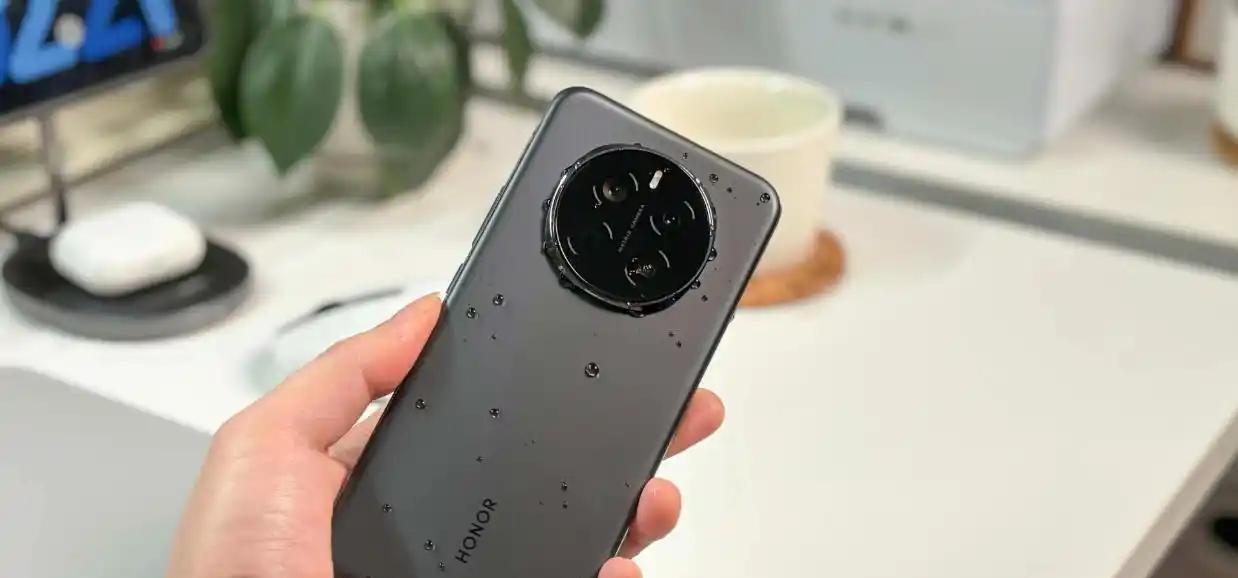 荣耀果断“发飙”，16GB+512GB跌价1140元，护眼直屏+骁龙8至尊版