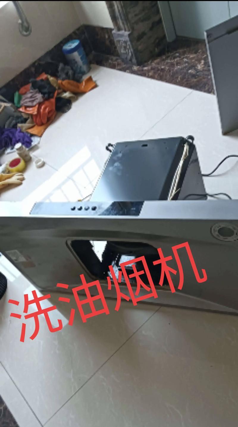 如何正确清洗专业立式油烟机（使用正确方法和工具清洗提升厨房空气质量）