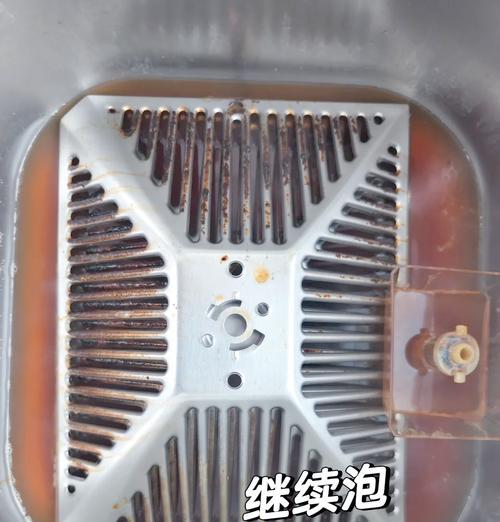 清洗油烟机的正确方法（不需要过滤桶的清洗技巧）