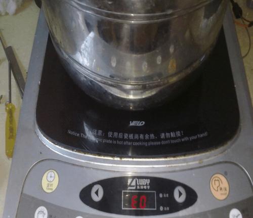 菊花电磁炉故障代码解析（了解常见故障代码，轻松应对厨房问题）