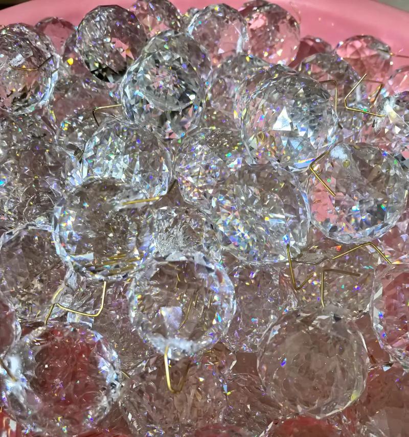 如何修理水晶灯？（快速解决水晶灯损坏问题的实用方法）