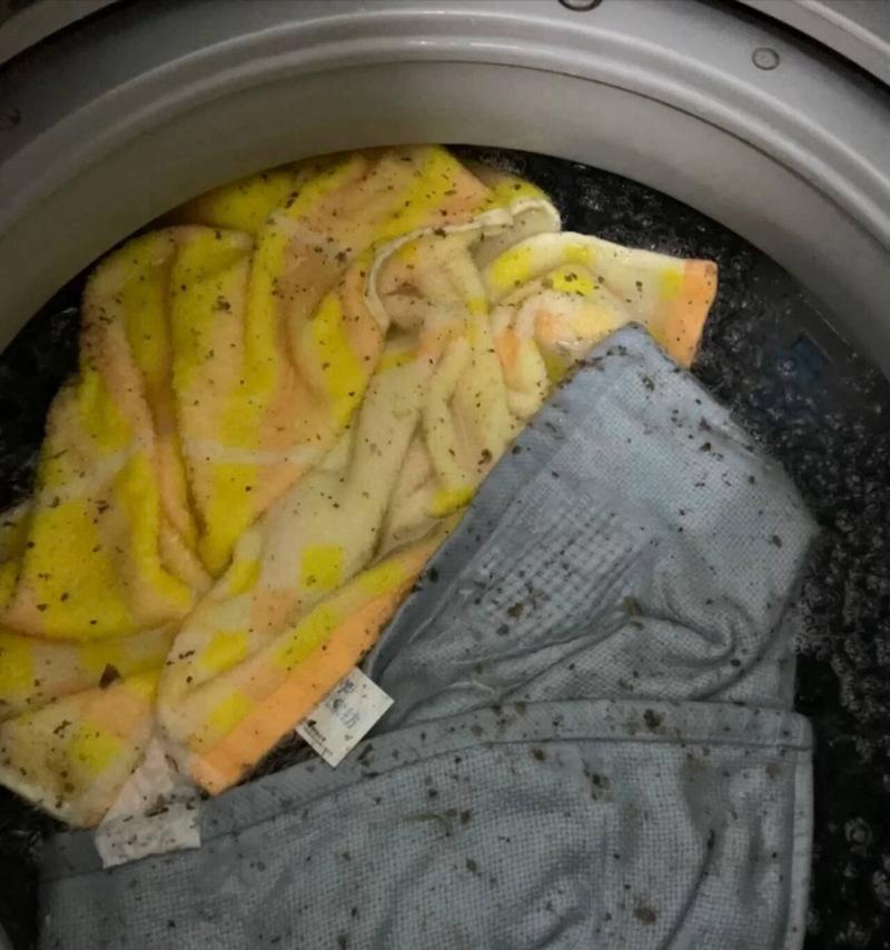 洗衣机洗不干净衣服的原因及解决方法（为什么洗衣机无法彻底清洁衣物？）