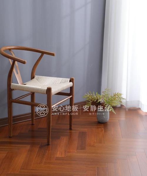 地暖铺设选什么地板最好？（选择地暖铺设的最佳地板材料，关键在于耐热、导热性好的品质。）