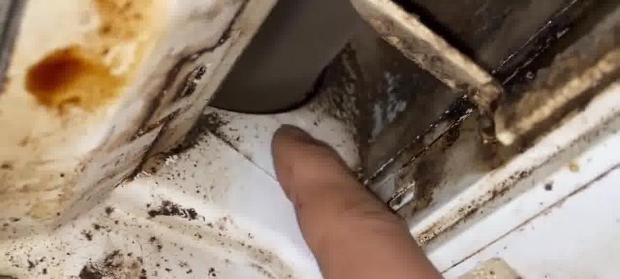 中央空调内部故障的常见原因及解决方法（了解中央空调故障的根源，轻松解决烦恼）