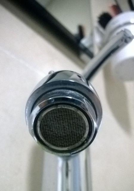 净水器水龙头有绿苔怎么办？（解决净水器水龙头绿苔问题的有效方法与注意事项）