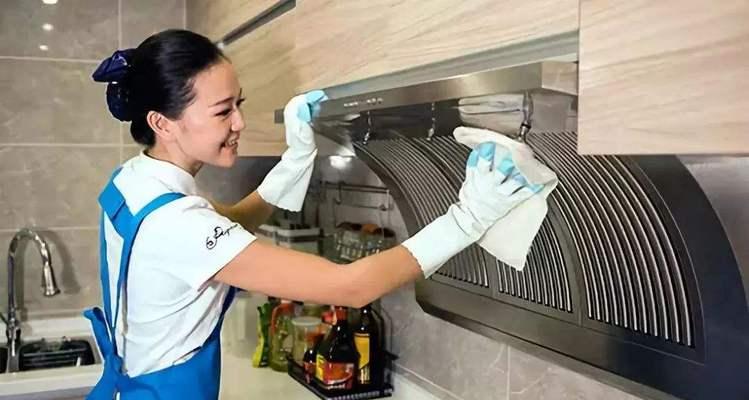 小苏打清洗抽油烟机的妙招（教你用小苏打轻松搞定油腻抽油烟机）