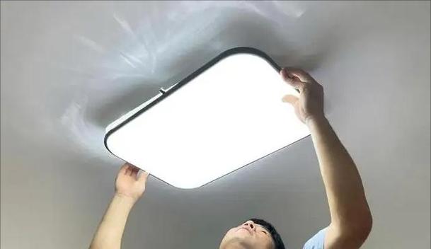 夏普冰箱E6故障解决方案（开门灯不亮的维修方法）