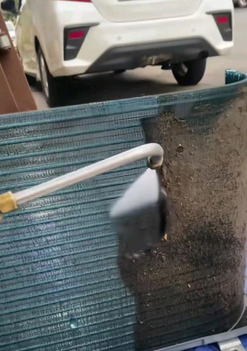 挂式空调过滤网清理指南（教你几招实用的清理技巧）