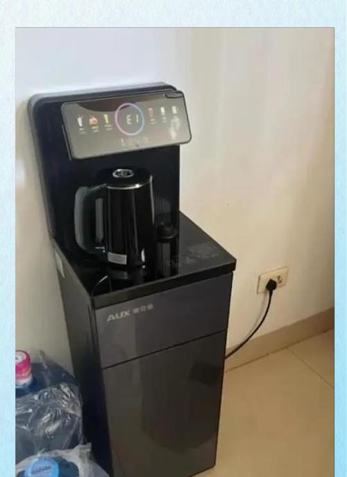 饮水机底部漏水的原因及解决方法（分析饮水机底部漏水的原因）