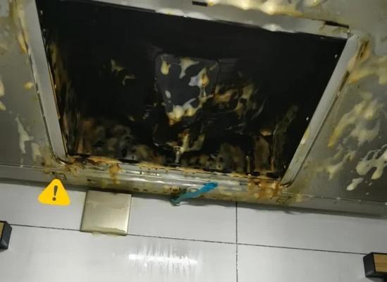 家里油烟机怎么清洗好（教你如何正确清洗油烟机）