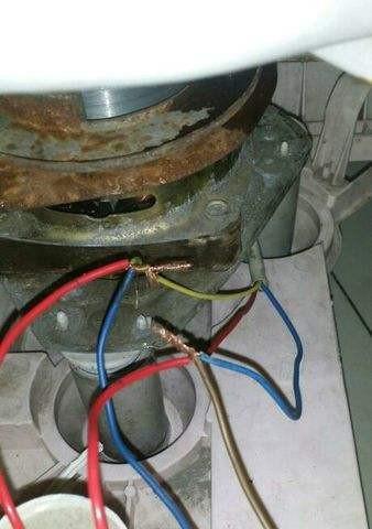 滚筒洗衣机电机电容的作用和位置解析（揭秘滚筒洗衣机中电机电容的神秘角落）
