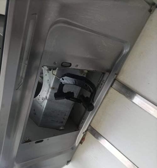 如何拆下抽油烟机进行清洗（简单步骤教你彻底清洗油烟机）