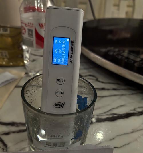 消除净水器水中泥味的方法（探讨去除净水器水中泥味的有效途径）