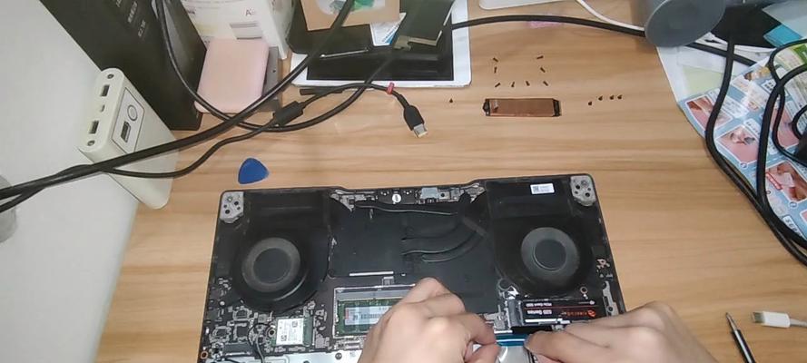 电脑键盘拆卸步骤是什么？
