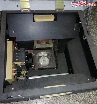 用自制投影仪打假（自制投影仪的制作方法和使用技巧）