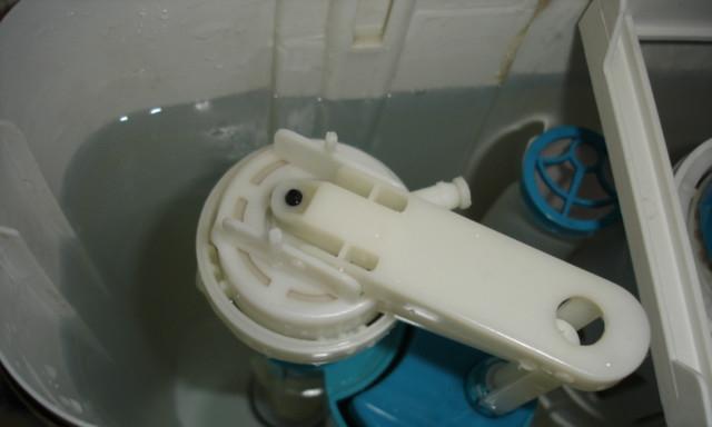 马桶进水管漏水原因及解决方法（保持马桶进水管畅通的关键措施）
