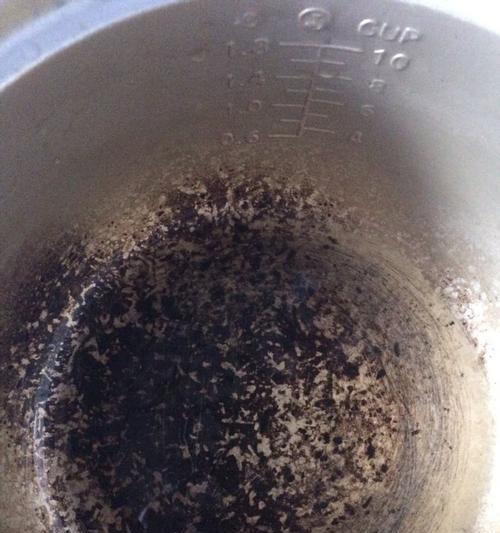 电饭煲锅底变形怎么修（解决电饭煲锅底变形问题的方法及注意事项）