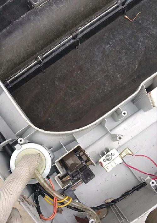 洗衣机放水出水情况分析（了解洗衣机放水和出水问题的原因和解决方法）