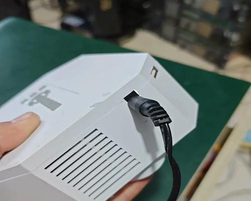 优丽可P1投影仪故障解决指南（掌握这些技巧）