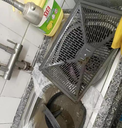 荆门油烟机正确清洗方法（轻松掌握的家居清洁技巧）