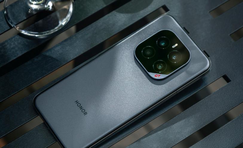 2025国补后，“接近完美”的3款旗舰手机，16GB+512GB用五年不换