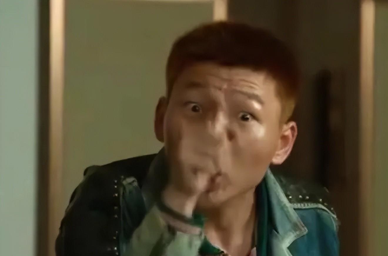 首映日仅15万票房，《狂飙》阿如那主演电影惨败，徐峥也栽个跟头